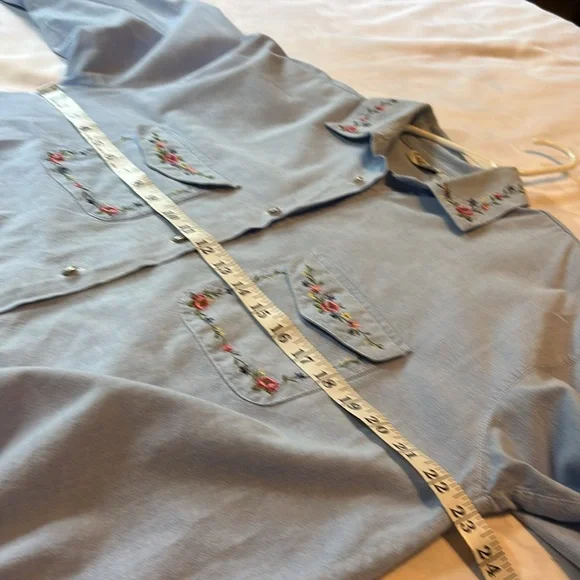 Vintage Capacity Blue Chambray Embroidered Shirt Size Medium - Picture 10 of 12